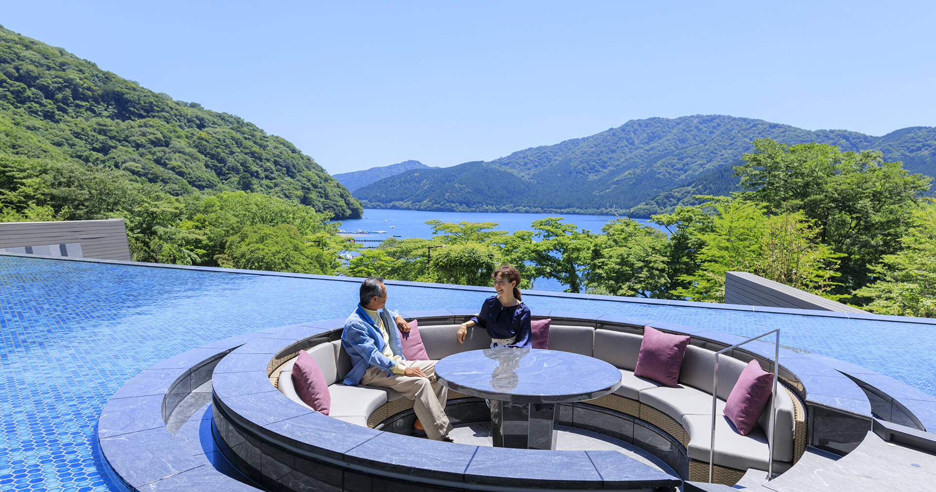 箱根温泉 記念日を過ごしたい！8位　箱根・芦ノ湖 はなをり　水盤
